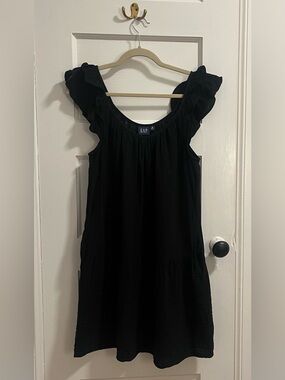 Gap Women’s Size Medium Black Ruffle Sleeve Dress